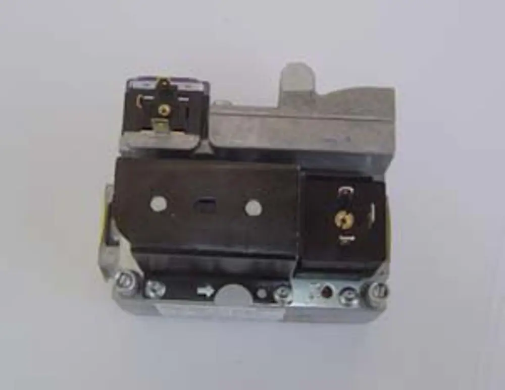 Gasregelstrecke von Remeha, aus Metall, mit mehreren Anschlüssen und Schrauben, zur Regelung von Gasflüssen in Heizsystemen.